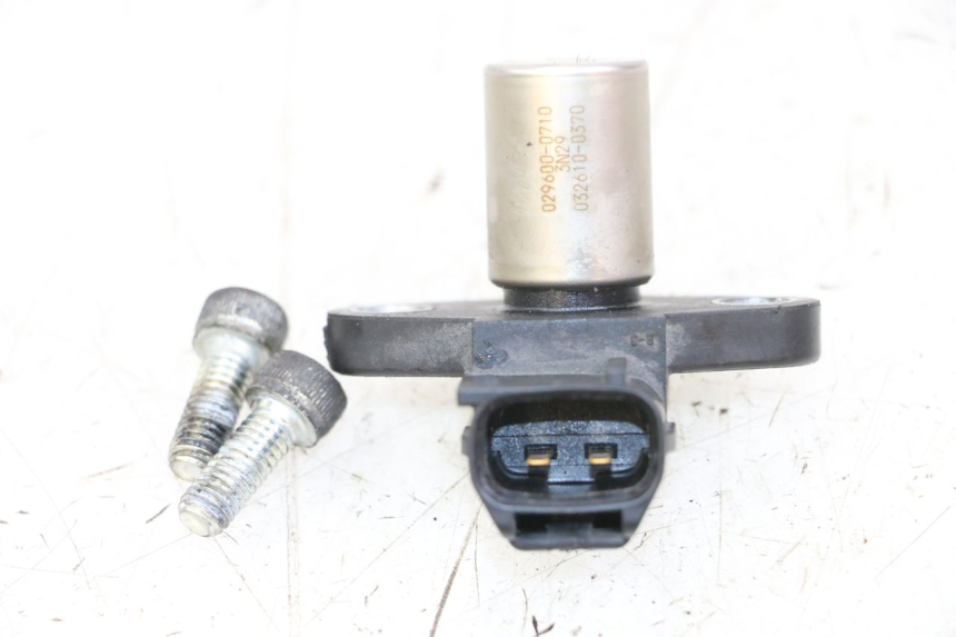 photo de NOCKENWELLENSENSOR SUZUKI GSR 750 (2011 - 2017) - Zoom auf Gebrauchszustand