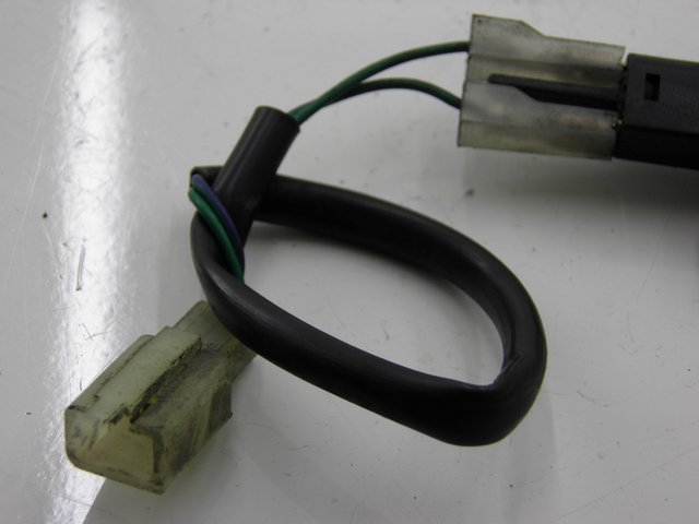 photo de KOFFERRAUM-SENSOR PEUGEOT SATELIS 125 (2006 - 2009) - Detailansicht des Bauteils