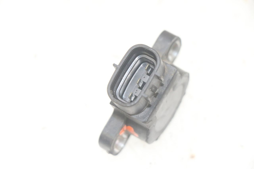 photo de DROSSELKLAPPENSENSOR YAMAHA FJR ABS 1300 (2006 - 2012) - Zoom auf Gebrauchszustand