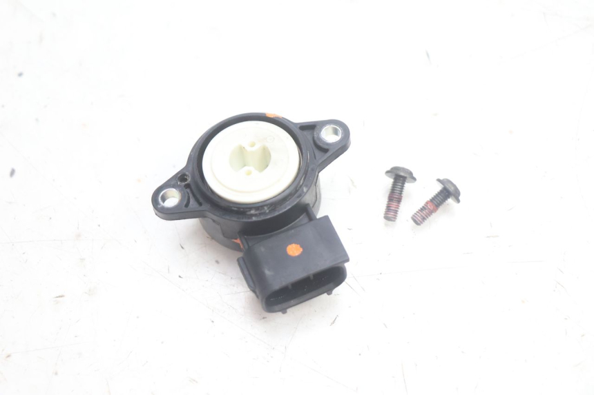 photo de DROSSELKLAPPENSTELLER YAMAHA XMAX X-MAX 125 (2006 - 2009) - Zoom auf Gebrauchszustand