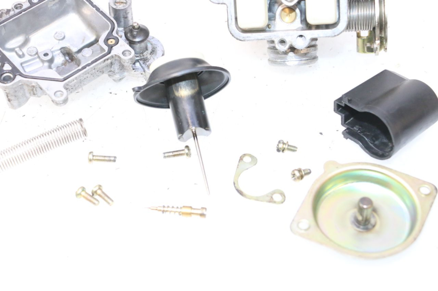 photo de VERGASER KYMCO AGILITY PREMIUM 50 (2007 - 2010) - Details der Befestigungspunkte