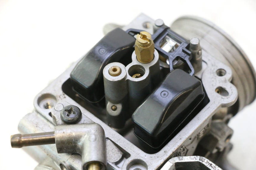 photo de VERGASER APRILIA ATLANTIC S 125 (2010 - 2013) - Details der Befestigungspunkte