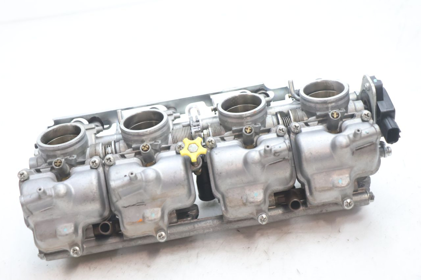 photo de VERGASER HONDA CB F HORNET 600 (2005 - 2006) - Details der Befestigungspunkte