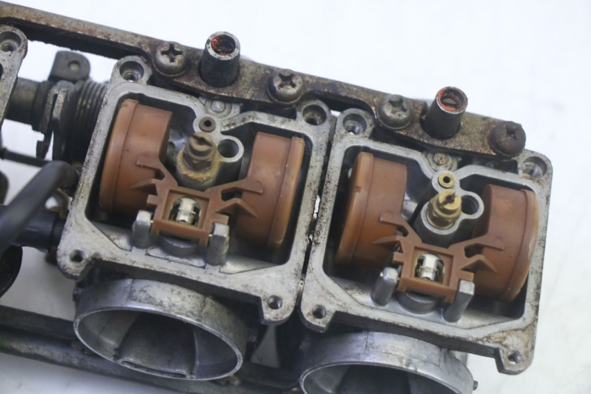 photo de VERGASER KAWASAKI GPX R WARBIRD 600 (1988 - 1993) - Kennzeichnungen und Originalreferenzen