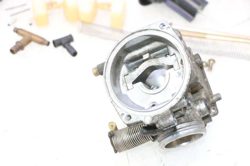 photo de VERGASER SUZUKI GS GSE 500 (2001 - 2003) - Alternativer Blickwinkel