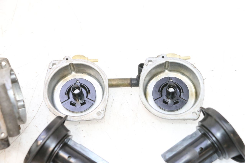 photo de VERGASER SUZUKI GS GSE 500 (2001 - 2003) - Details der Befestigungspunkte