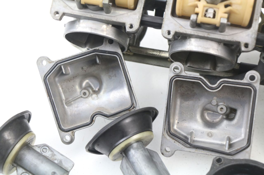 photo de VERGASER SUZUKI GSF N BANDIT 600 (1996 - 1999) - Oberflächenzustand und Material
