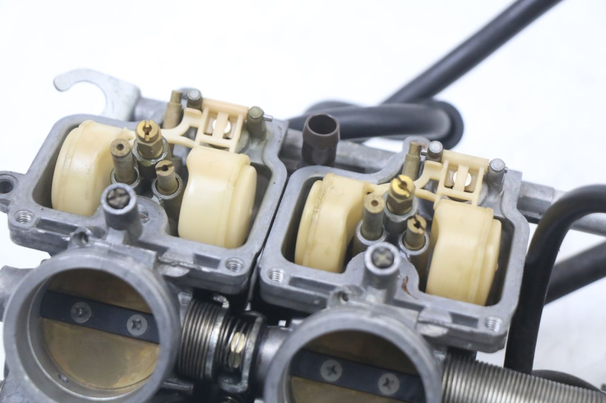 photo de VERGASER HONDA CBR F 1000 (1993 - 1996) - Details der Befestigungspunkte