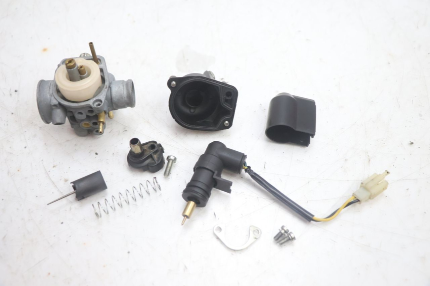 photo de VERGASER PEUGEOT KISBEE 2T 50 (2010 - 2017) - Oberflächenzustand und Material