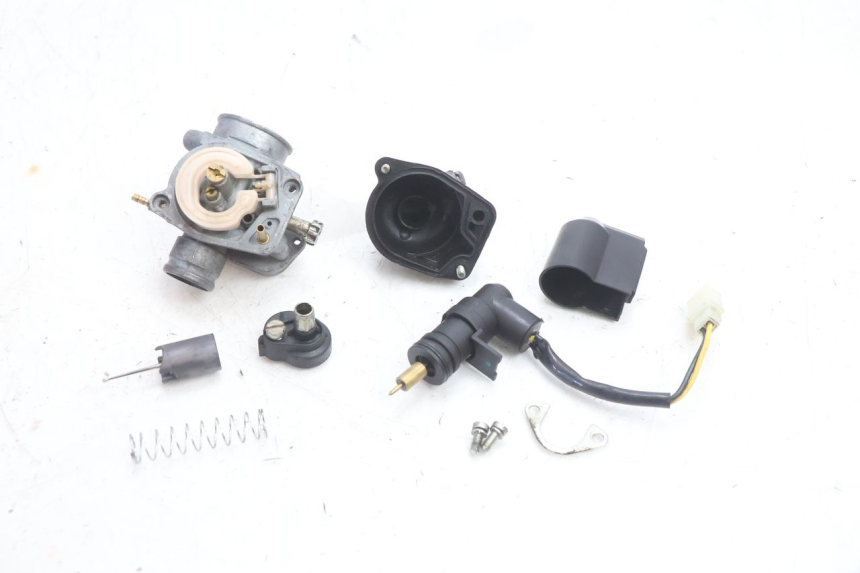 photo de VERGASER PEUGEOT KISBEE 2T 50 (2010 - 2017) - Oberflächenzustand und Material