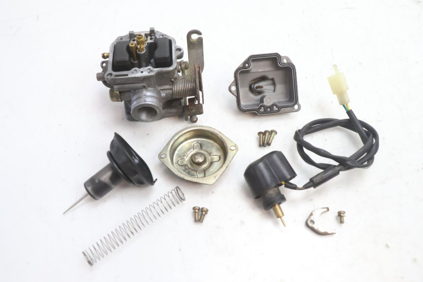 photo de VERGASER PEUGEOT KISBEE 4T 50 (2010 - 2017) - Oberflächenzustand und Material