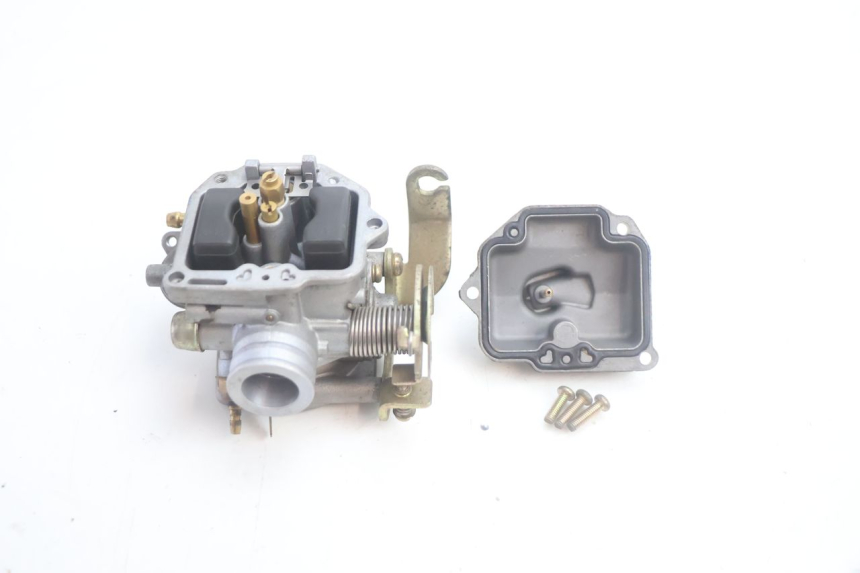 photo de VERGASER PEUGEOT KISBEE 4T 50 (2010 - 2017) - Oberflächenzustand und Material