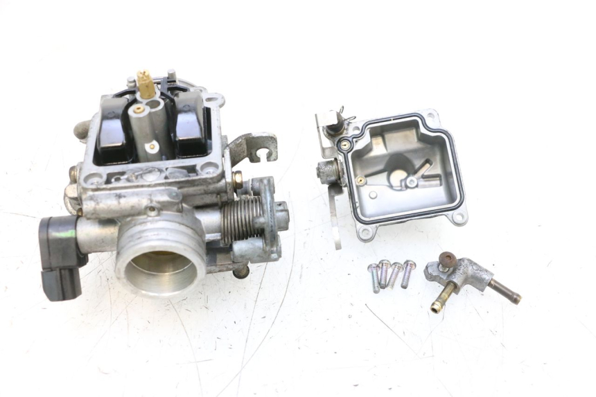 photo de VERGASER PIAGGIO MP3 125 (2006 - 2014) - Oberflächenzustand und Material