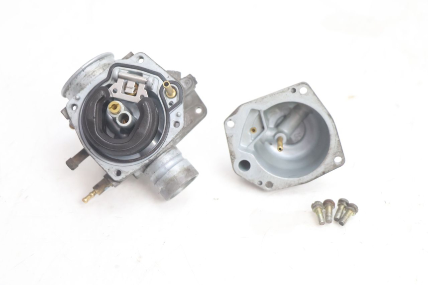 photo de VERGASER KEEWAY RY6 2T 50 (2011 - 2019) - Oberflächenzustand und Material
