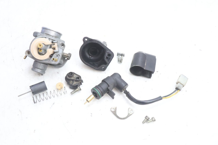 photo de VERGASER PIAGGIO VESPA PRIMAVERA 2T 50 (2013 - 2018) - Details der Befestigungspunkte