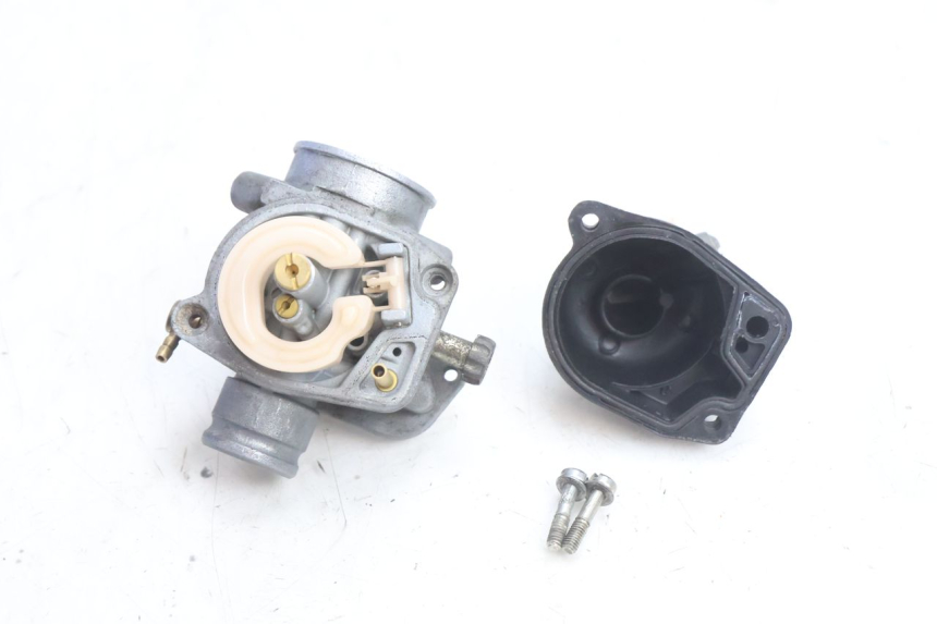 photo de VERGASER PIAGGIO VESPA PRIMAVERA 2T 50 (2013 - 2018) - Oberflächenzustand und Material