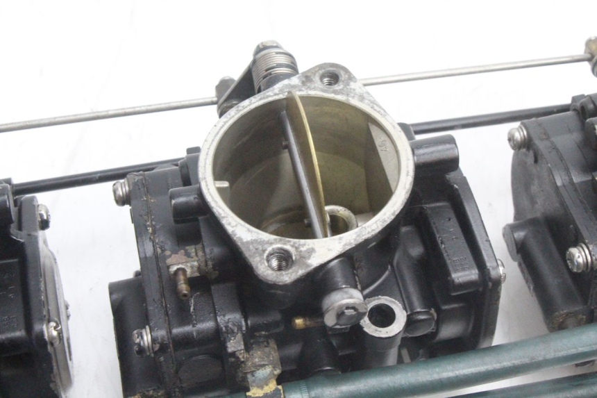 photo de VERGASER YAMAHA WAVE RUNNER GP R 1200 (2000 - 2003) - Weitere Ansicht des Artikels