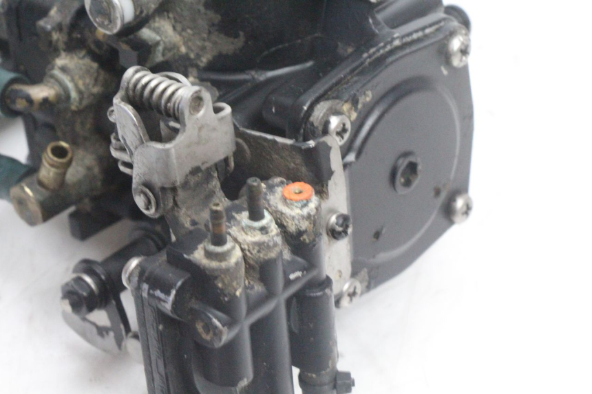 photo de VERGASER YAMAHA WAVE RUNNER GP R 1200 (2000 - 2003) - Zoom auf Komponenten