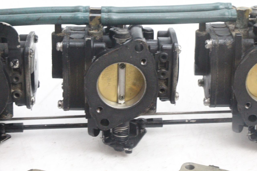 photo de VERGASER YAMAHA WAVE RUNNER GP R 1200 (2000 - 2003) - Fokus auf die Struktur