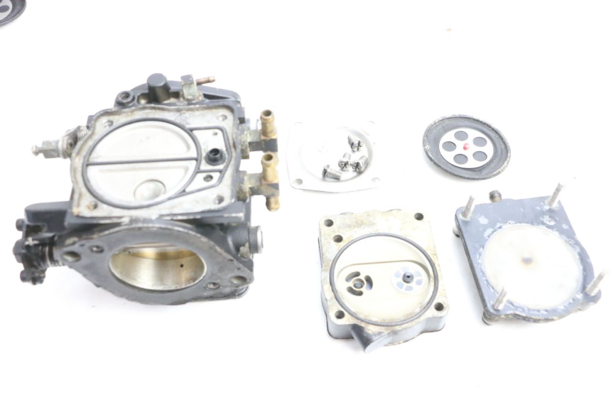 photo de VERGASER YAMAHA WAVE RUNNER GP R 1200 (2000 - 2003) - Oberflächenzustand und Material