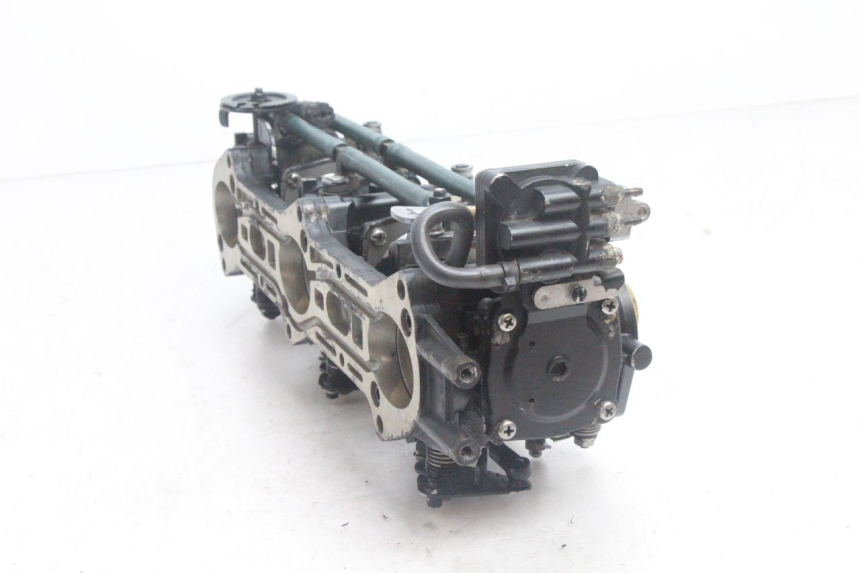 photo de VERGASER YAMAHA WAVE RUNNER GP R 1200 (2000 - 2003) - Oberflächenzustand und Material