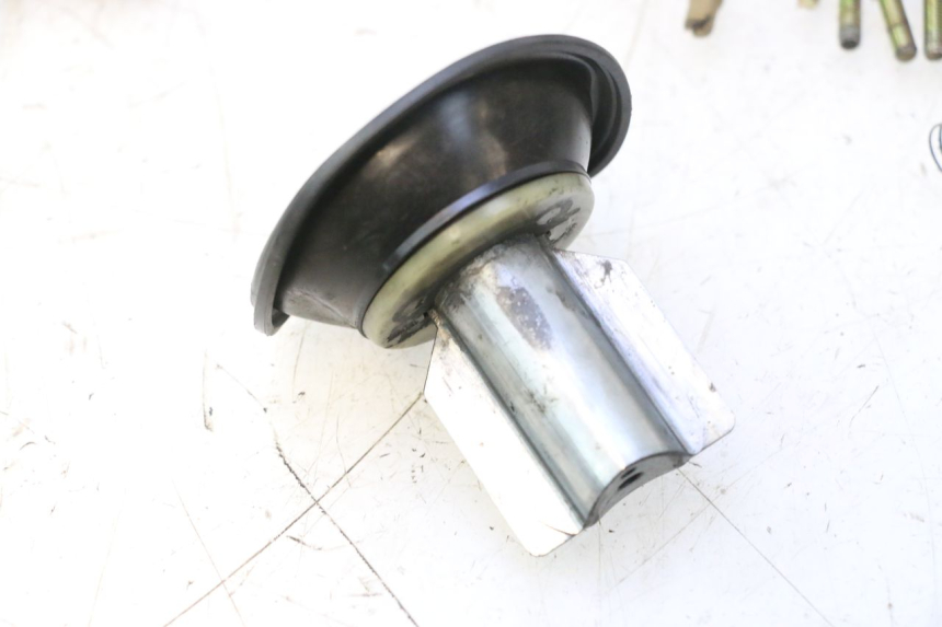 photo de VERGASER PIAGGIO X9 EVOLUTION 125 (2003 - 2007) - Details der Befestigungspunkte