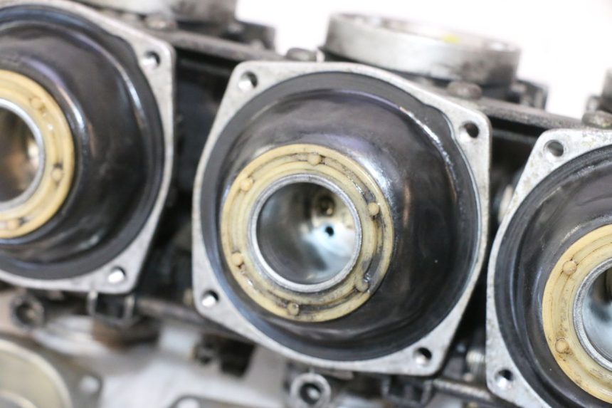 photo de VERGASER YAMAHA XJR 1300 (1998 - 2002) - Profilansicht des Ersatzteils
