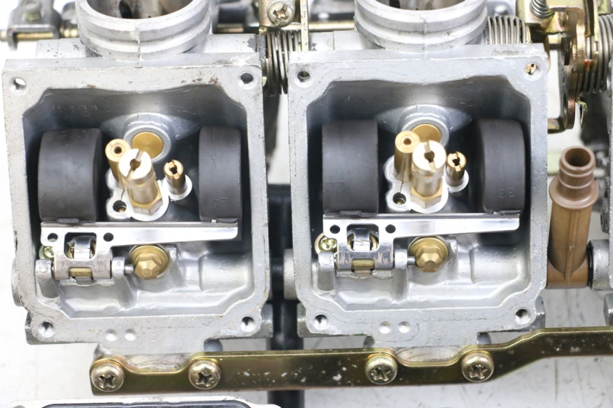 photo de VERGASER YAMAHA XJS DIVERSION 600 (1997 - 1999) - Zoom auf Komponenten