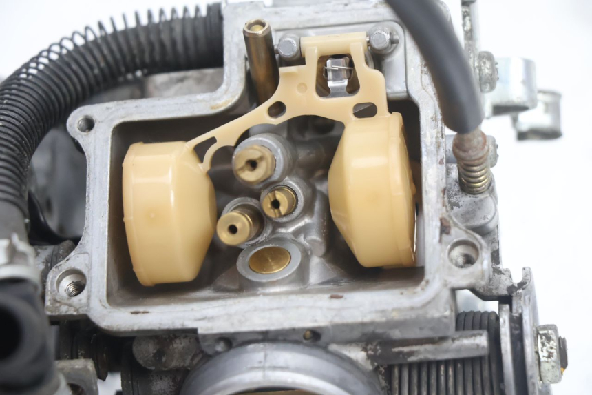 photo de VERGASER HONDA XRV AFRICA TWIN 750 (1990 - 1992) - Zoom auf Komponenten