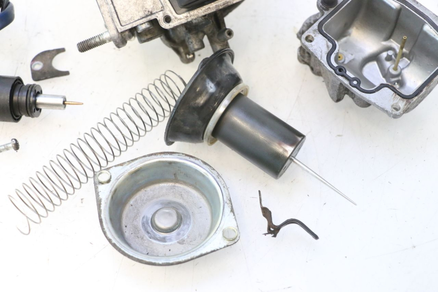 photo de VERGASER YAMAHA YP MAJESTY 125 (2002 - 2006) - Oberflächenzustand und Material