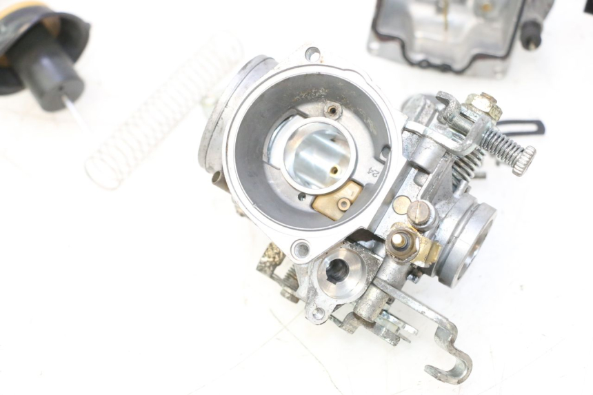 photo de VERGASER YAMAHA YP MAJESTY 125 (1998 - 2001) - Zoom auf Komponenten