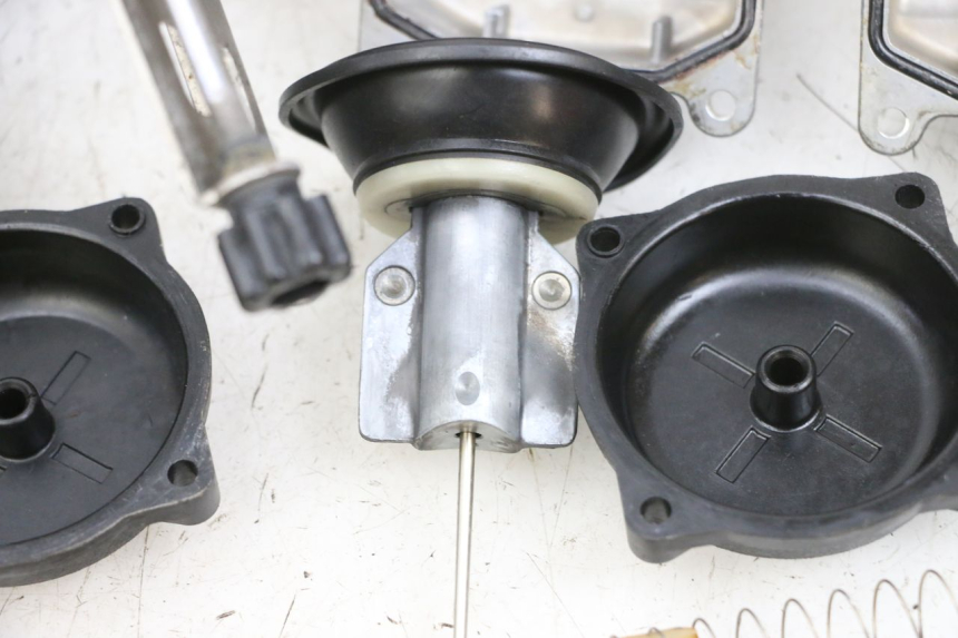 photo de VERGASER KAWASAKI ZR 7 750 (1999 - 2004) - Oberflächenzustand und Material