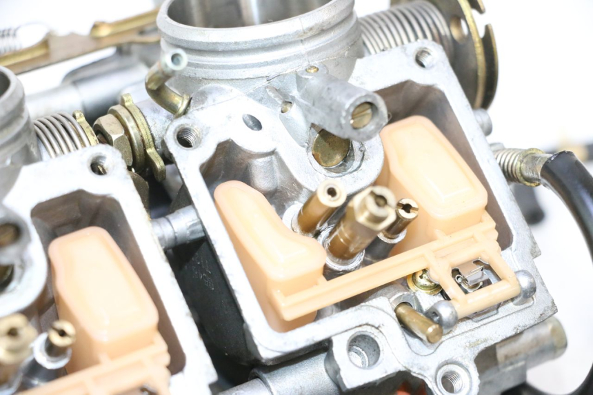 photo de VERGASER KAWASAKI ZX-6R ZX6R 600 (2000 - 2002) - Details der Befestigungspunkte
