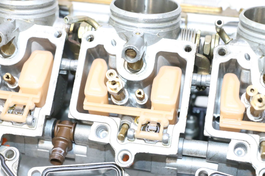 photo de VERGASER KAWASAKI ZX-6R ZX6R 600 (2000 - 2002) - Oberflächenzustand und Material