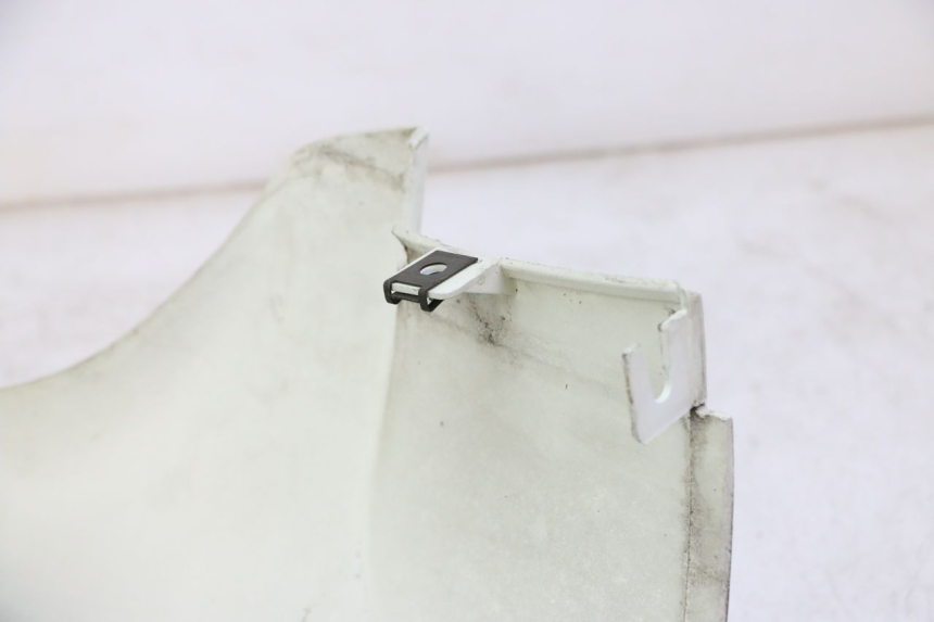 photo de HECKVERKLEIDUNG BMW C1 125 (2000 - 2003) - Details der Befestigungspunkte