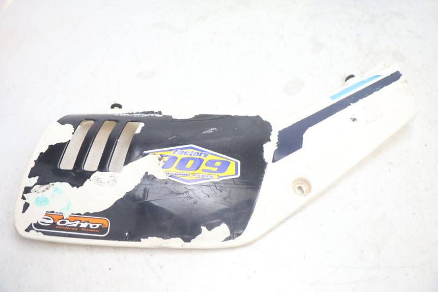 photo de HECKVERKLEIDUNG SUZUKI DR S 600 (1985 - 1989) - Technische Nahaufnahme