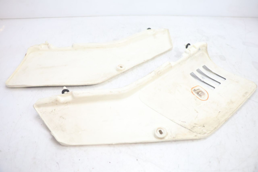 photo de HECKVERKLEIDUNG SUZUKI DR S 600 (1985 - 1989) - Details der Befestigungspunkte