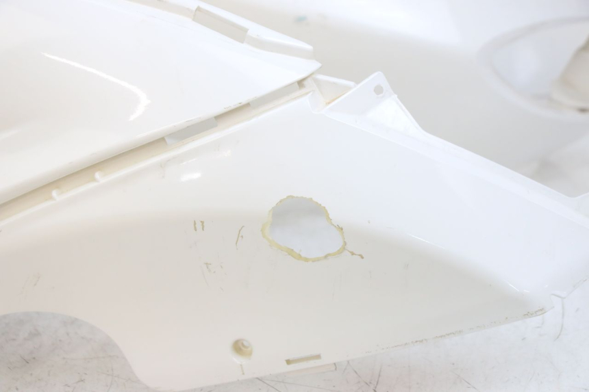 photo de HECKVERKLEIDUNG PIAGGIO FLY 125 (2005 - 2012) - Detaillierte Sichtprüfung