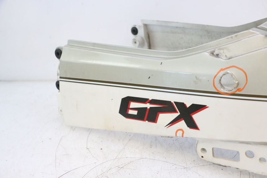 photo de HECKVERKLEIDUNG KAWASAKI GPX F ZX750F 750 (1986 - 1990) - Charakteristische Merkmale