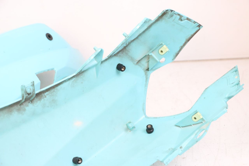 photo de HECKVERKLEIDUNG PEUGEOT KISBEE 4T 50 (2018 - 2022) - Details der Befestigungspunkte