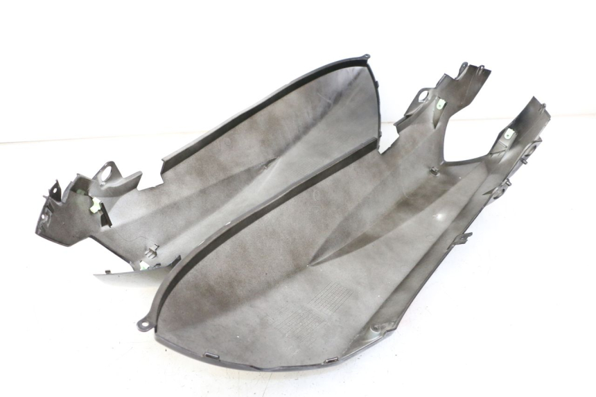 photo de HECKVERKLEIDUNG PEUGEOT KISBEE 4T 50 (2018 - 2022) - Charakteristische Merkmale