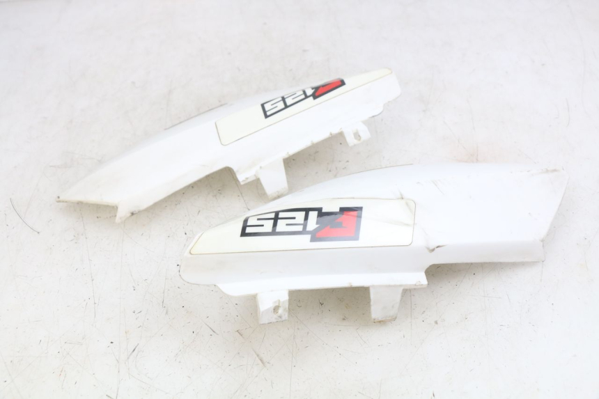 photo de HECKVERKLEIDUNG YCF R-START 125 - Details der Befestigungspunkte