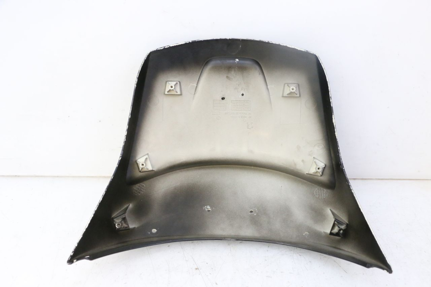 photo de HECKVERKLEIDUNG PEUGEOT SATELIS 125 (2013 - 2018) - Details der Befestigungspunkte