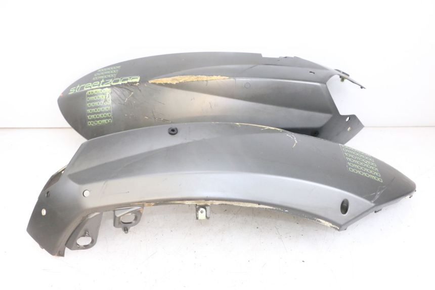 photo de HECKVERKLEIDUNG PEUGEOT STREETZONE I 2T 50 (2018 - 2020) - Fokus auf die Struktur