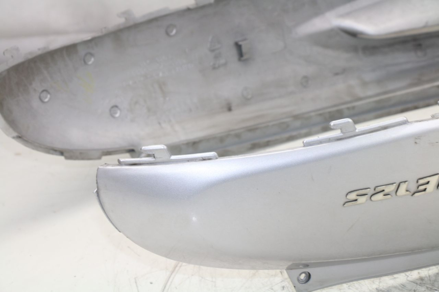 photo de HECKVERKLEIDUNG SYM JOYRIDE 125 (2002 - 2009) - Geprüftes Gebrauchtteil