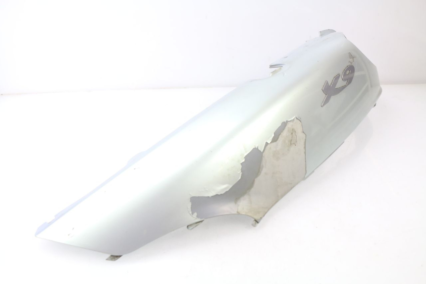 photo de HECKVERKLEIDUNG PIAGGIO X9 125 (2000 - 2003) - Kennzeichnungen und Originalreferenzen