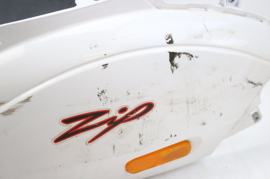 photo de HECKVERKLEIDUNG PIAGGIO ZIP 4T 50 (2018 - 2020) - Details der Befestigungspunkte