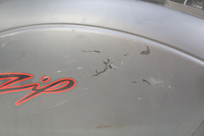 photo de HECKVERKLEIDUNG PIAGGIO ZIP 4T 50 (2018 - 2020) - Zoom auf Gebrauchszustand