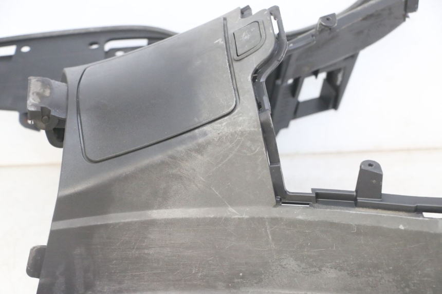 photo de TANK VERKLEIDUNG SUZUKI BURGMAN 125 (2007 - 2014) - Details der Befestigungspunkte