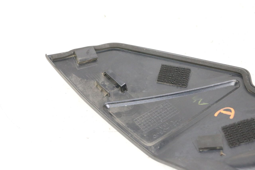 photo de RECHTSSEITIGE TANKVERKLEIDUNG SUZUKI GSR 750 (2011 - 2017) - Alternative Perspektive